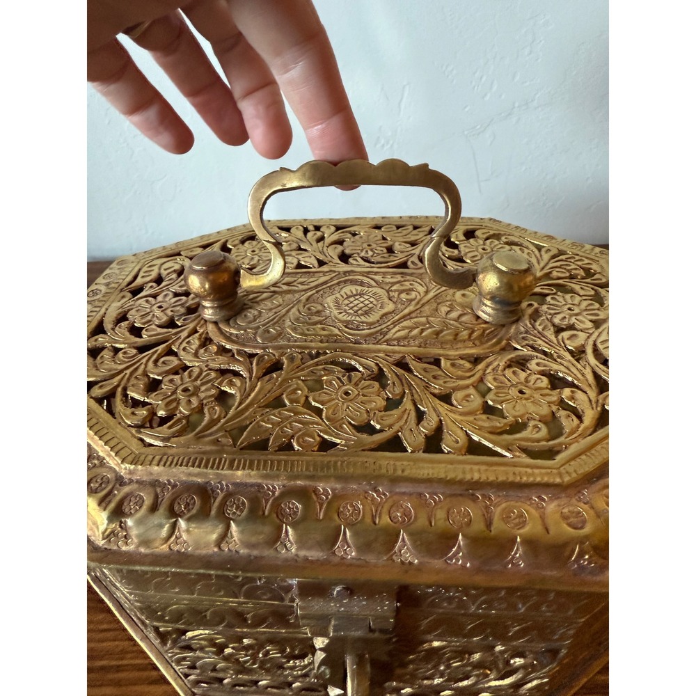 Vintage Brass Octagon Trinket Box - Ornate  Mughal Jewelry or Trinket Box - Picture 3 of 13